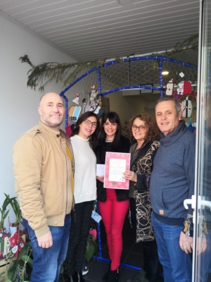 Entrega de pr&eacute;mios aos vencedores do Concurso de Montras de Natal