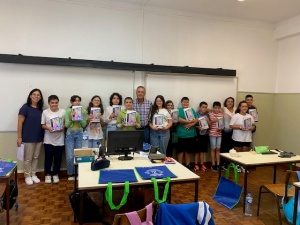 Autarquia cede 14 tablets &agrave; Escola B&aacute;sica e Secund&aacute;ria das Flores