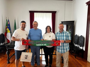 Crian&ccedil;as do &Aacute;guia Clube Desportivo visitaram a Ilha das Flores